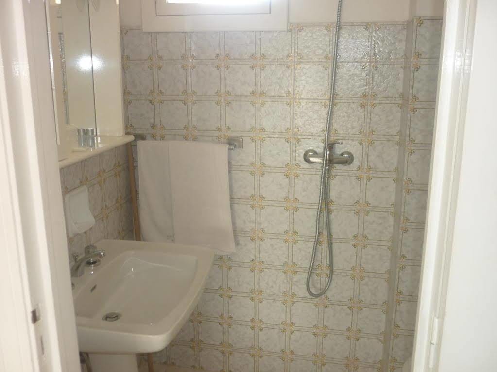 טביאנו Albergo Vittoria מראה חיצוני תמונה